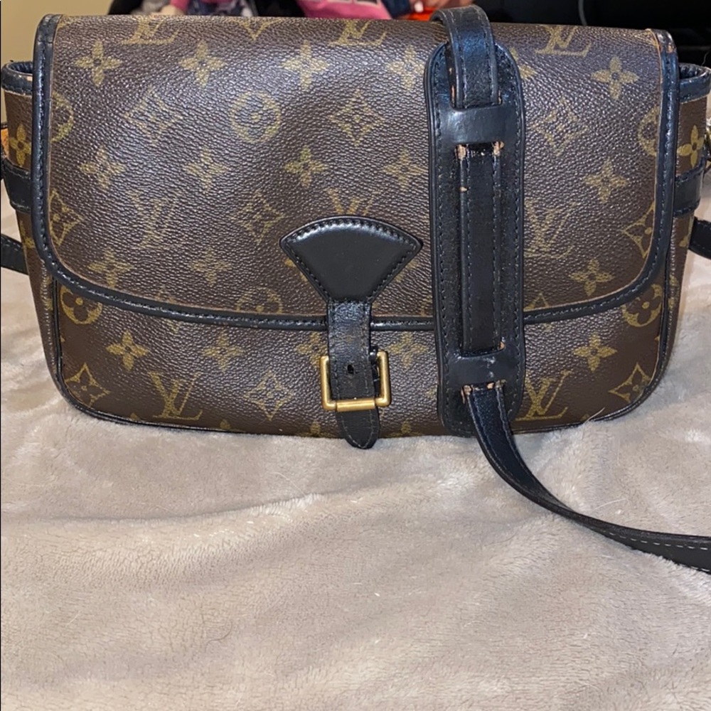 Authentic Louis Vuitton Sologne